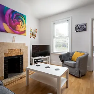 Market Street 5 Min Walk To Town Centre Cheltenham